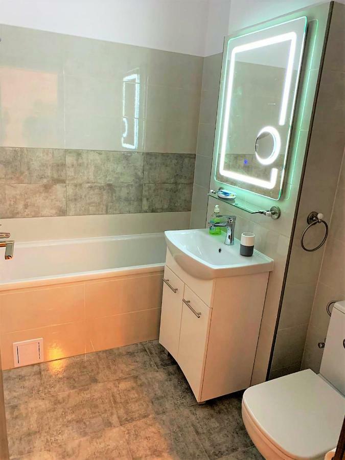 Plaza Apartment *